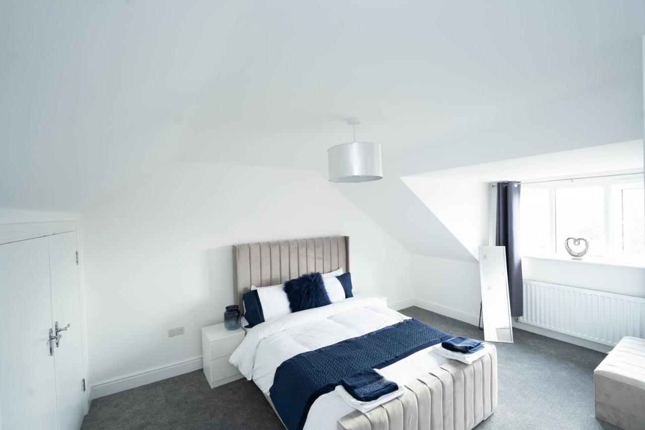 Entire Modern Home With Private Parking For 6/8 Persons Вёксоп Экстерьер фото