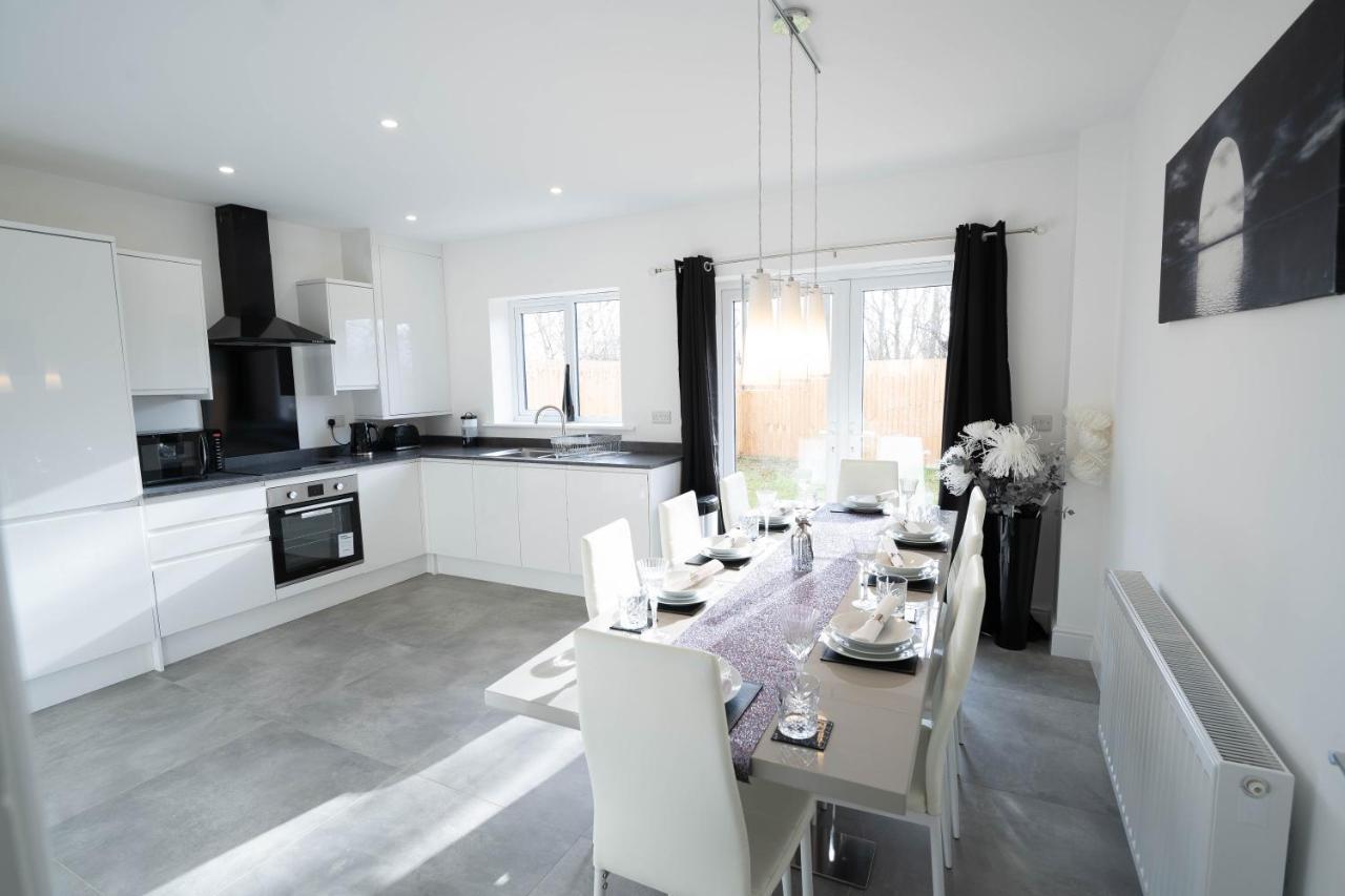 Entire Modern Home With Private Parking For 6/8 Persons Вёксоп Экстерьер фото