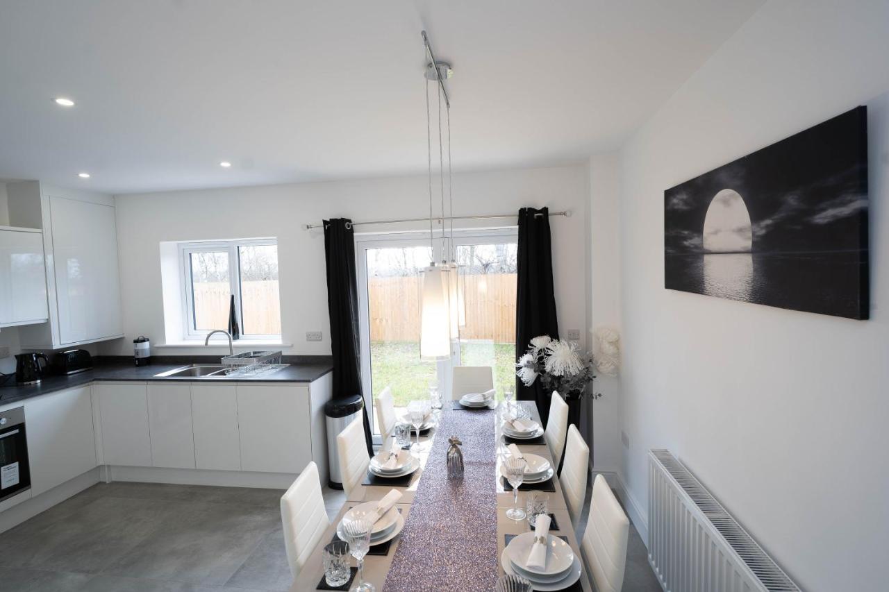 Entire Modern Home With Private Parking For 6/8 Persons Вёксоп Экстерьер фото