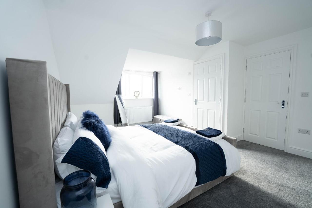 Entire Modern Home With Private Parking For 6/8 Persons Вёксоп Экстерьер фото