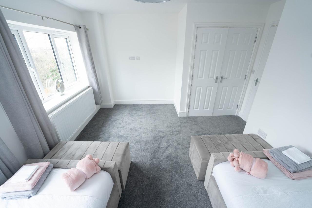Entire Modern Home With Private Parking For 6/8 Persons Вёксоп Экстерьер фото
